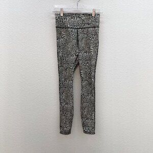 Nike One Tight Fit 7/8 Animal Print Athletic Leggings CK3072-010 Womens size XS